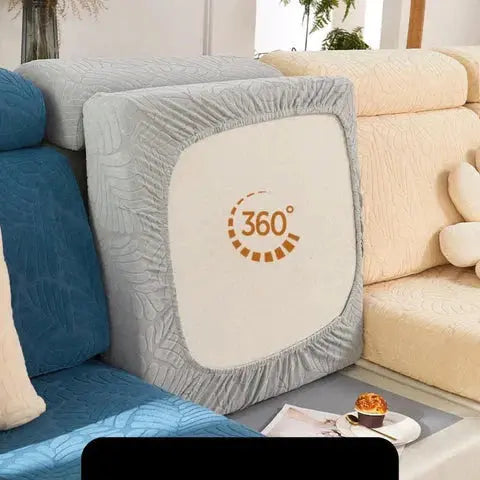 Protector de brazo de sof?­ gris con patr??n de costura en relieve y logo de 360 grados en el centro, ideal para la protecci??n y renovaci??n del mobiliario del hogar.