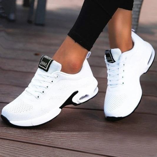 Zapatillas “Brisa Blanca” – Deportivas de Malla Ortopédicas para Mujer, con Plataforma, Ligeras y Ultraligeras Ambienta Casa