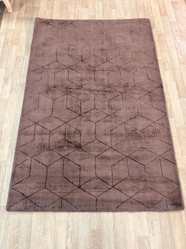 Covor Piramida din viscoza usor stralucitor maro cu model 3D 120x180 cm