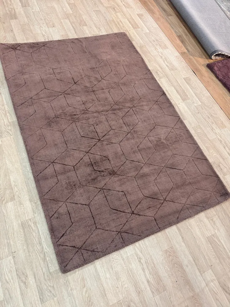 Covor Piramida din viscoza usor stralucitor maro cu model 3D 120x180 cm