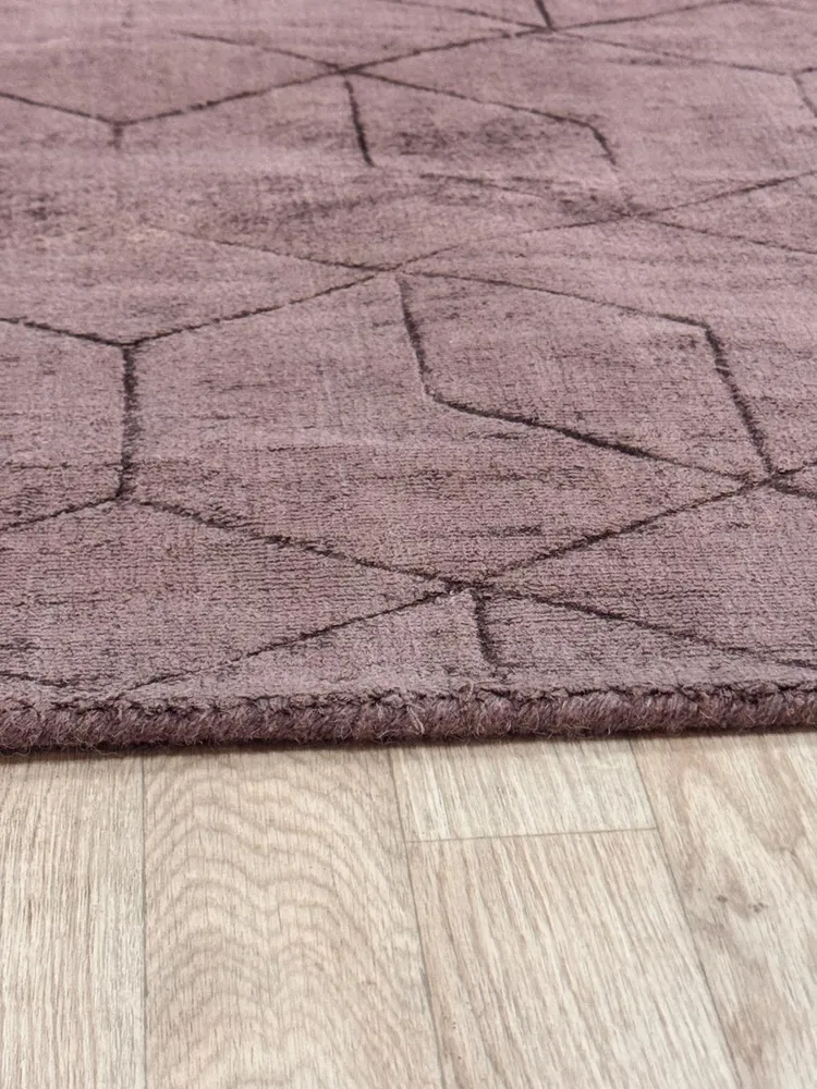Covor Piramida din viscoza usor stralucitor maro cu model 3D 120x180 cm