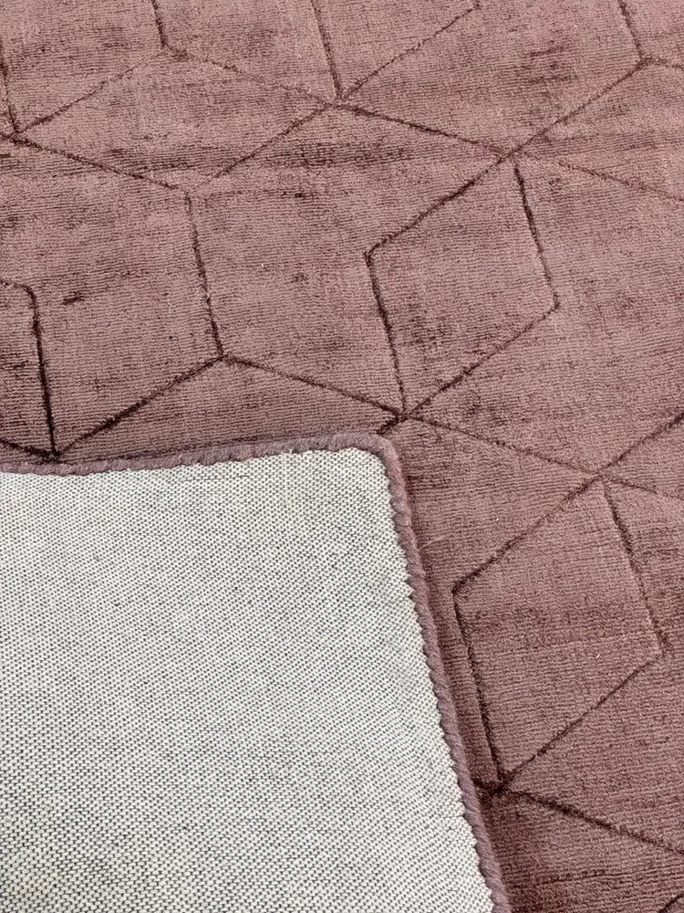 Covor Piramida din viscoza usor stralucitor maro cu model 3D 120x180 cm