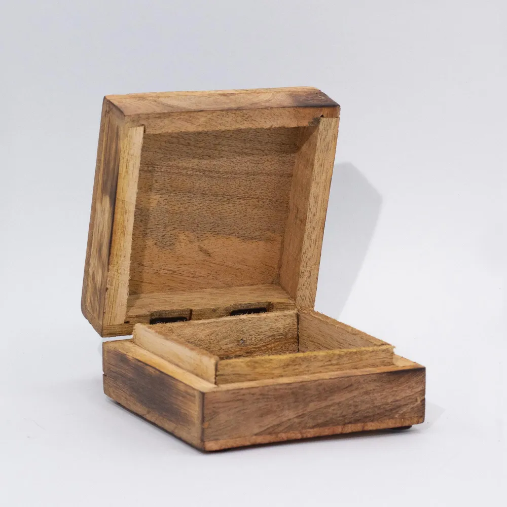 Cutie pătrată medie cu design ciupercă, culoare maro închis 13.5x13.5x6cm