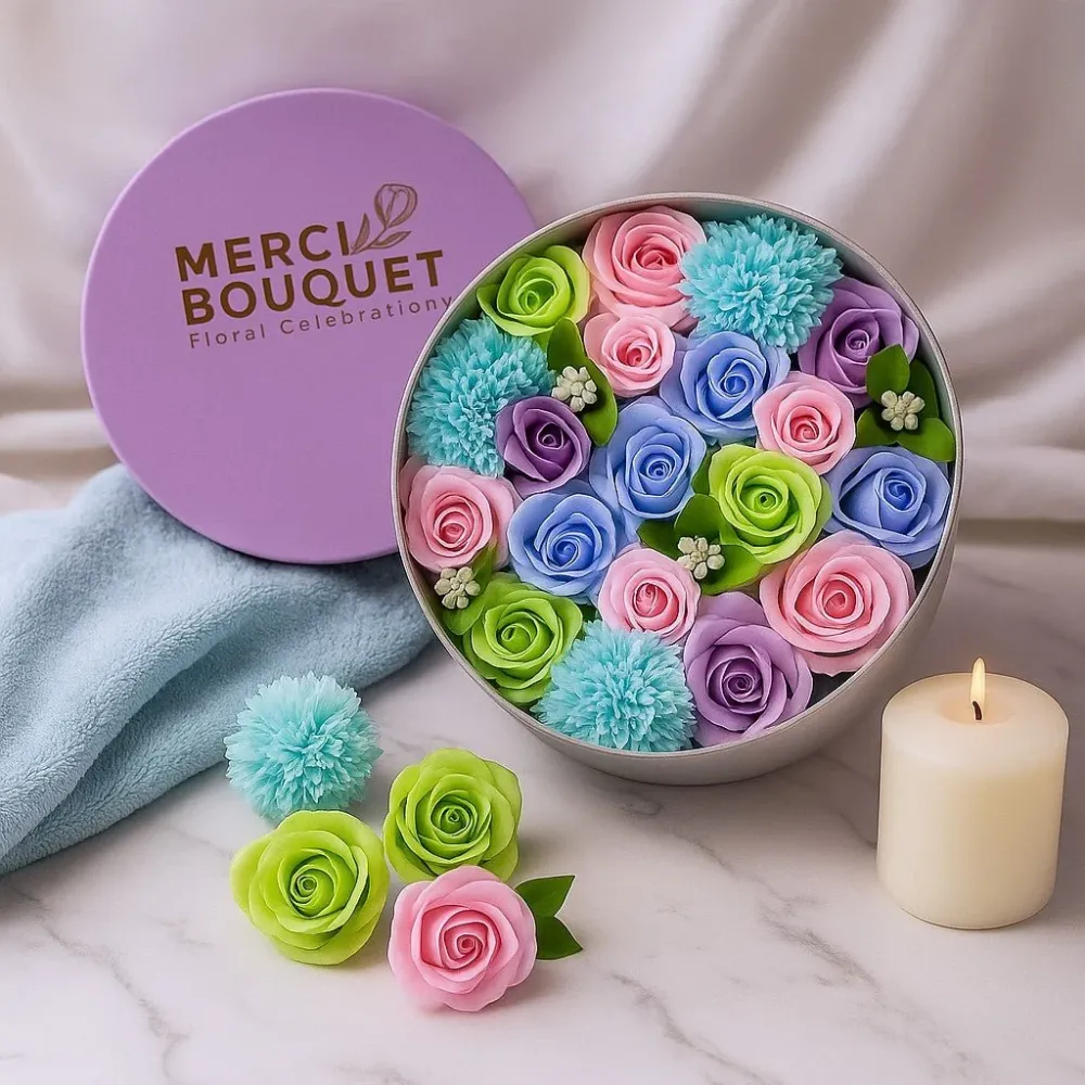 Cutie Rotundă Cadou cu Flori de Săpun – Blues Baby Blessings