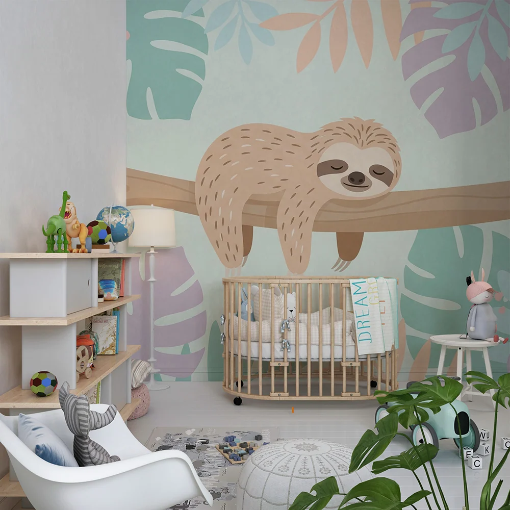 Papel de parede quarto bebê | Leneș adormit pe o ramură înconjurat de frunziș tropical