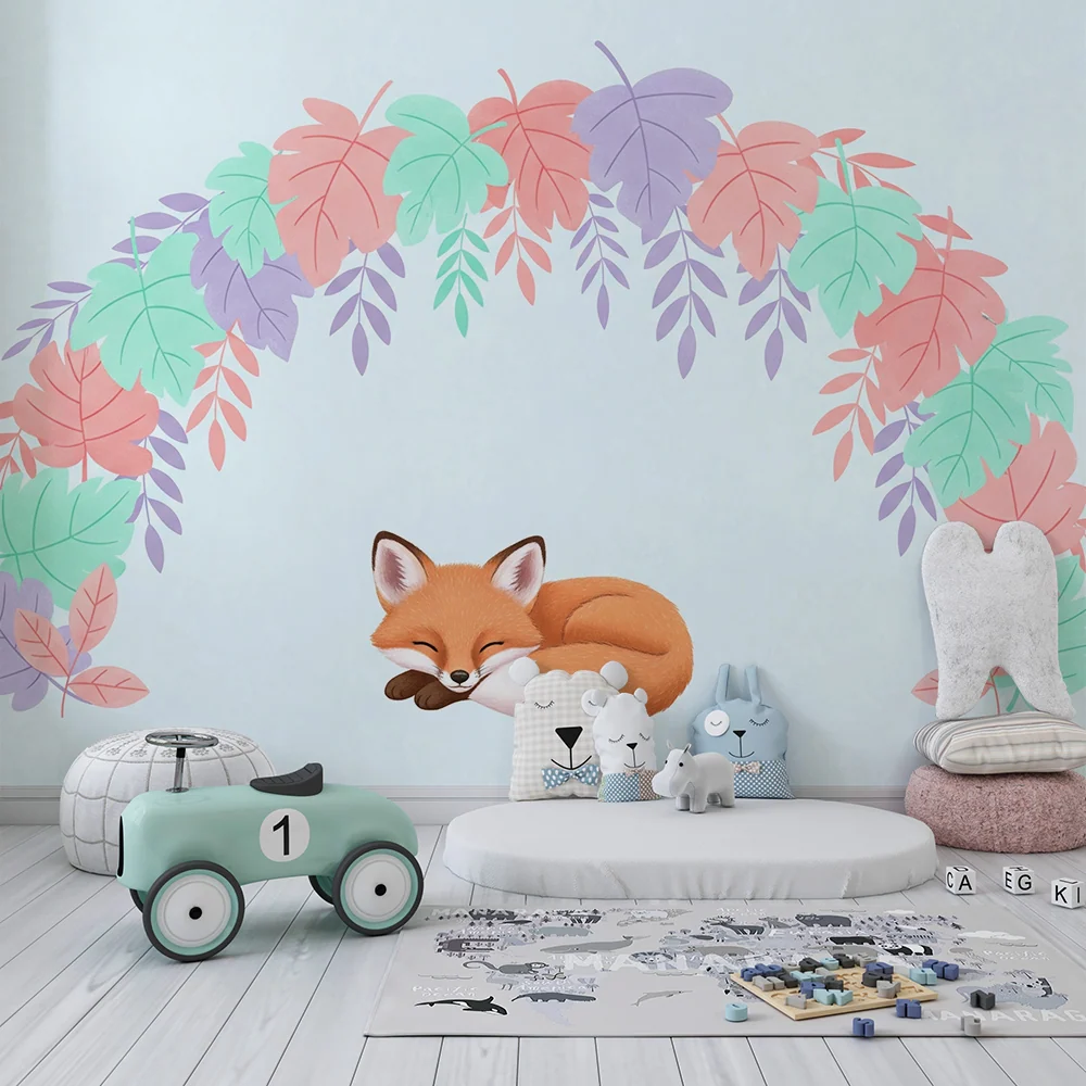 Papel de parede quarto bebê | Vulpe adormit sub un curcubeu de frunze pastelate