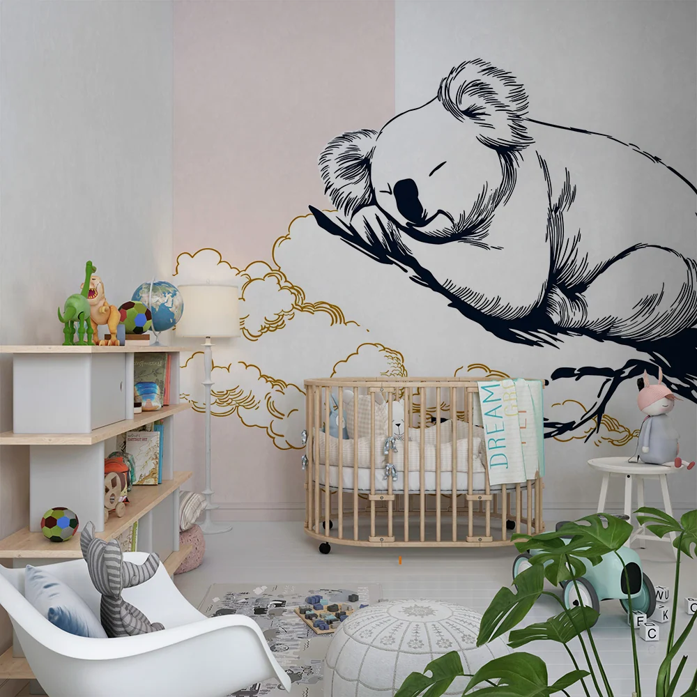 Papel de perete camera bebelușului | Koala adormit pe o ramură cu nori aurii