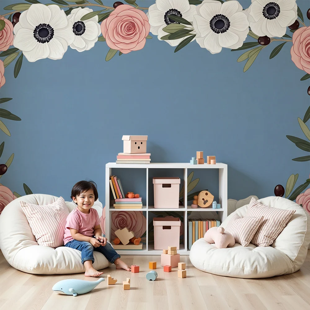 Tapet cameră bebeluși | Cadru floral delicat cu trandafiri și anemone pe fundal albastru